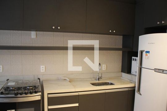 cozinha de apartamento para alugar com 2 quartos, 52m² em Jardim Goiás, Goiânia