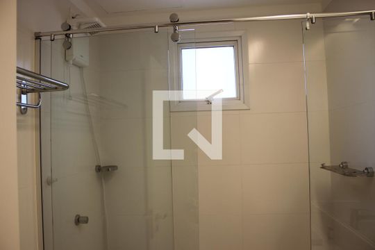 banheiro quarto 1 de apartamento para alugar com 2 quartos, 52m² em Jardim Goiás, Goiânia