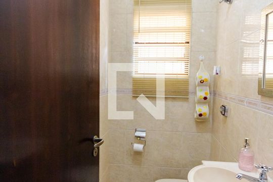 Lavabo de casa à venda com 3 quartos, 230m² em Vila Curuca, Santo André