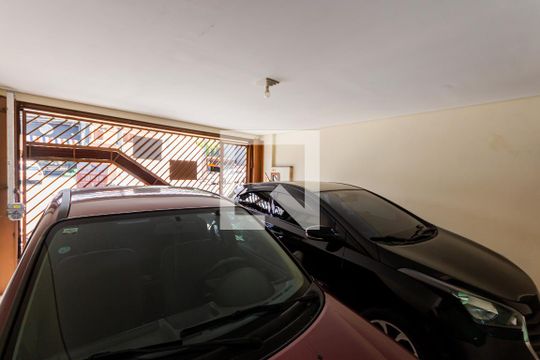 Garagem de casa à venda com 3 quartos, 230m² em Vila Curuca, Santo André