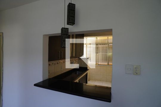 Cozinha de apartamento à venda com 2 quartos, 53m² em Santana, Niterói