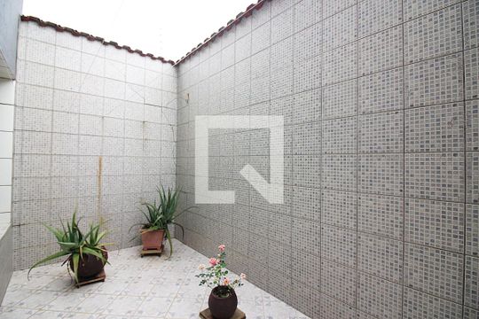 Quintal  de casa à venda com 3 quartos, 266m² em Jardim Palermo, São Bernardo do Campo