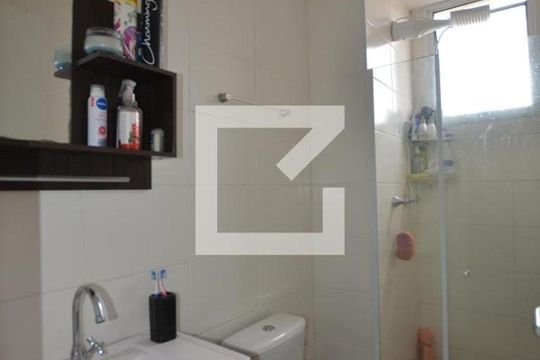 Banheiro de apartamento para alugar com 2 quartos, 60m² em Irajá, Rio de Janeiro