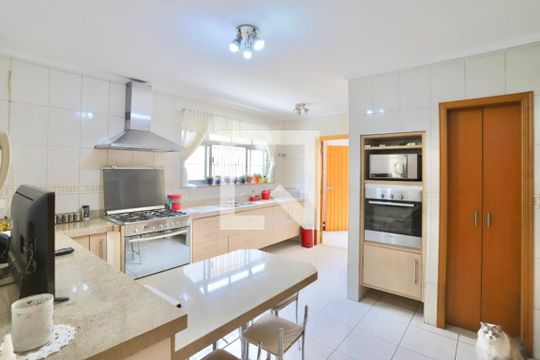 Cozinha de casa à venda com 4 quartos, 450m² em Água Rasa, São Paulo