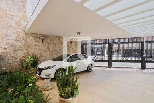 Garagem de casa à venda com 4 quartos, 450m² em Água Rasa, São Paulo