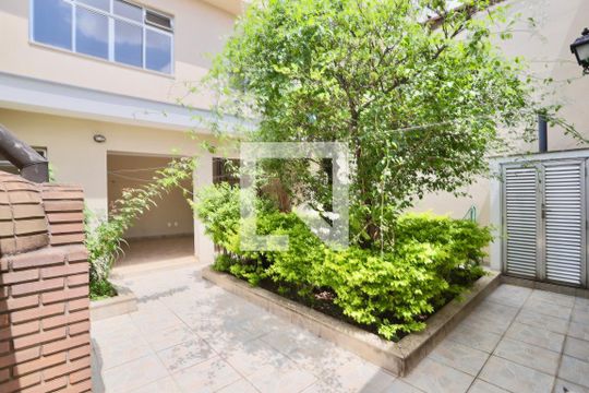 Quintal de casa à venda com 4 quartos, 450m² em Água Rasa, São Paulo