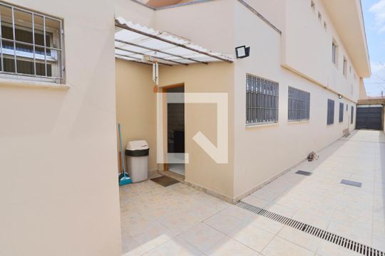 Garagem de casa à venda com 4 quartos, 450m² em Água Rasa, São Paulo