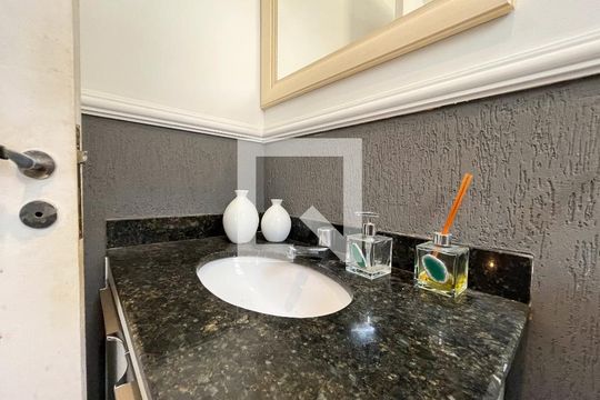 Lavabo de casa de condomínio à venda com 4 quartos, 140m² em Parque Imperial, São Paulo