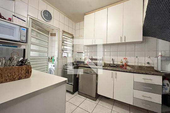 Cozinha de casa de condomínio à venda com 4 quartos, 140m² em Parque Imperial, São Paulo