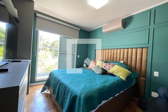 Suite de casa à venda com 4 quartos, 155m² em Jardim Brasil (zona Sul), São Paulo