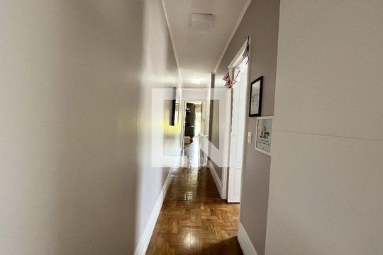 Corredor de casa à venda com 4 quartos, 155m² em Jardim Brasil (zona Sul), São Paulo