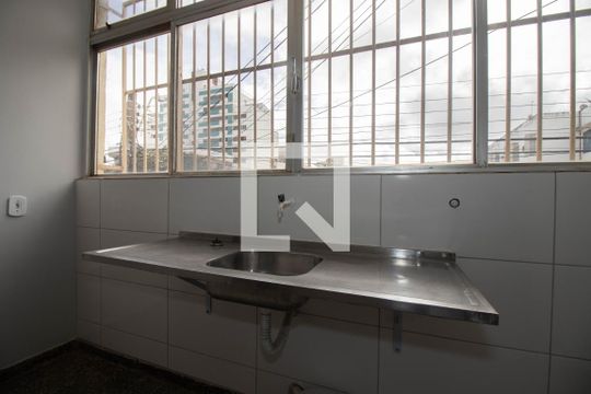 Sala/Cozinha de kitnet/studio para alugar com 2 quartos, 50m² em Samambaia Sul (samambaia), Brasília