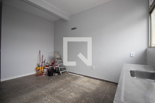 Sala/Cozinha de kitnet/studio para alugar com 2 quartos, 50m² em Samambaia Sul (samambaia), Brasília