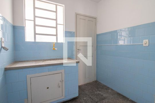 Cozinha de apartamento à venda com 1 quarto, 49m² em Passo da Areia, Porto Alegre