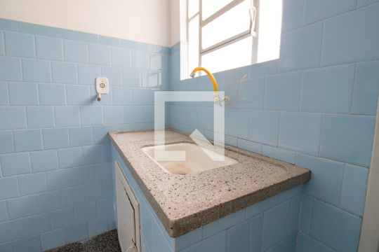 Cozinha de apartamento à venda com 1 quarto, 49m² em Passo da Areia, Porto Alegre