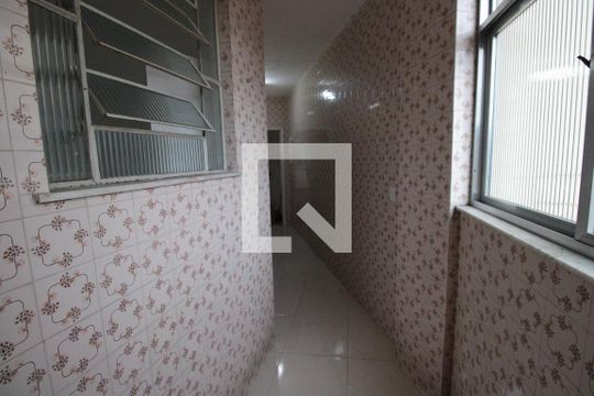 Corredor de apartamento à venda com 2 quartos, 86m² em Braz de Pina, Rio de Janeiro
