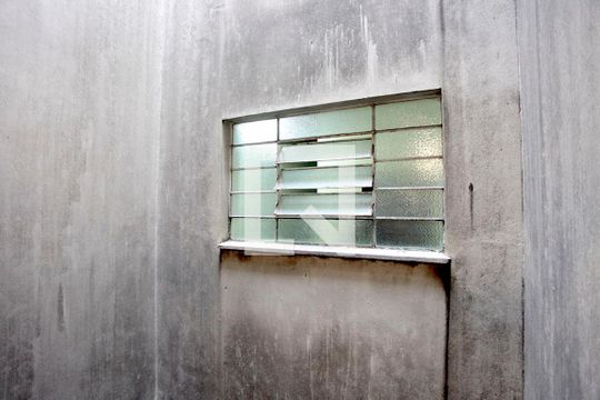 Cozinha + Área de Serviço Vista de apartamento para alugar com 1 quarto, 50m² em São João, Porto Alegre