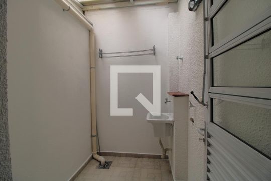 Lavanderia de casa de condomínio para alugar com 2 quartos, 77m² em Jardim Ubirajara (zona Sul), São Paulo