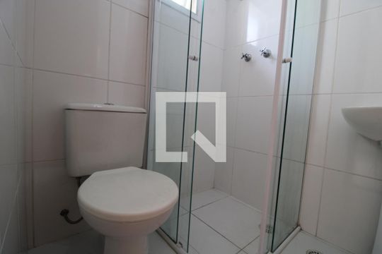 Banheiro da suíte 2 de casa de condomínio para alugar com 2 quartos, 77m² em Jardim Ubirajara (zona Sul), São Paulo