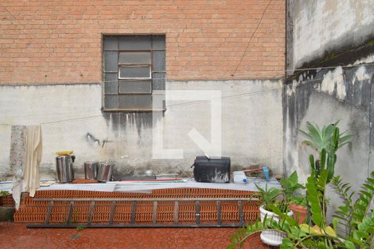 Quintal de casa à venda com 7 quartos, 250m² em Cambuci, São Paulo