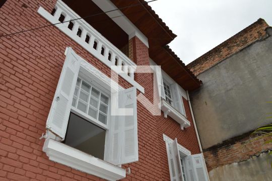 Fachada de casa à venda com 7 quartos, 250m² em Cambuci, São Paulo