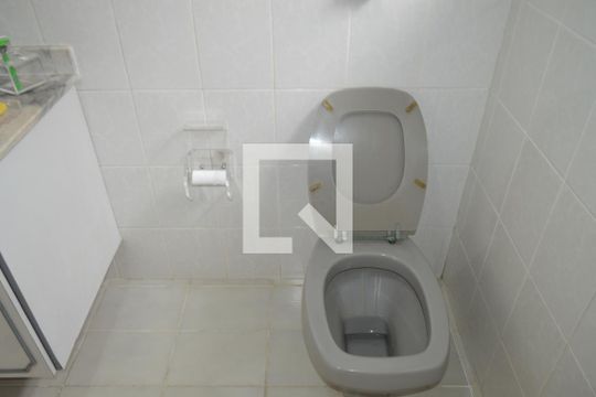 Banheiro de casa à venda com 7 quartos, 250m² em Cambuci, São Paulo