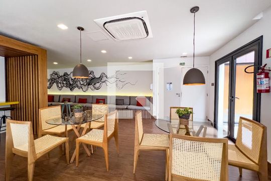 Área comum - Salão de festas, mesas e cadeiras de apartamento para alugar com 1 quarto, 29m² em Vila Olímpia, São Paulo