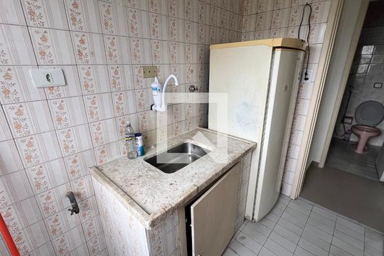 Cozinha de kitnet/studio à venda com 1 quarto, 28m² em Cerqueira César, São Paulo