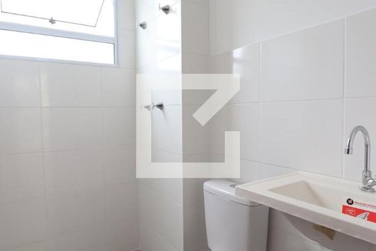 Banheiro de apartamento para alugar com 2 quartos, 60m² em Vila Lage, São Gonçalo
