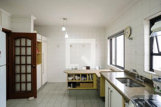 Cozinha de apartamento à venda com 3 quartos, 140m² em Santa Paula, São Caetano do Sul