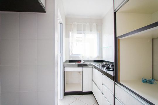 Cozinha de apartamento para alugar com 2 quartos, 70m² em Parque São Vicente, Santo André