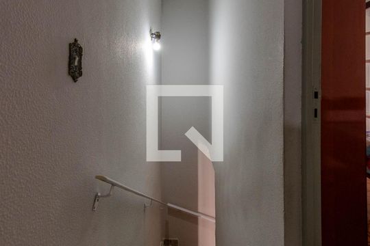 Corredor de casa à venda com 2 quartos, 72m² em Conjunto Residencial Sitio Oratório, São Paulo