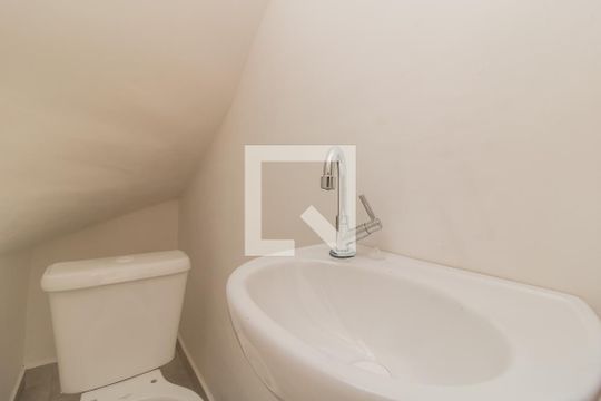 Lavabo de casa de condomínio para alugar com 2 quartos, 70m² em Vila Rio Branco, São Paulo