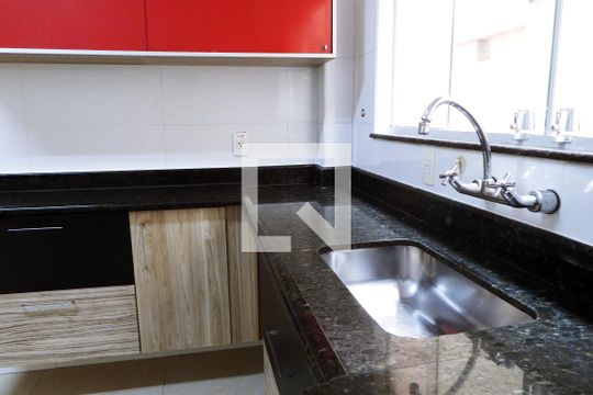 Cozinha de apartamento para alugar com 3 quartos, 177m² em Centro, São Vicente