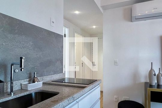 Cozinha de apartamento à venda com 1 quarto, 34m² em Indianópolis, São Paulo