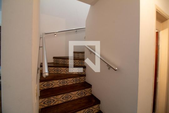 Escada de casa à venda com 4 quartos, 168m² em Parque Colonial, São Paulo