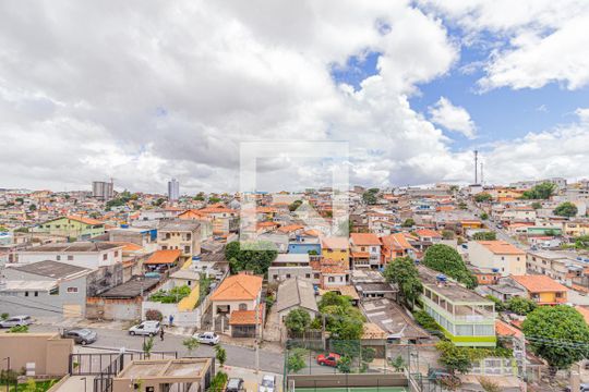 Vista da sala de apartamento para alugar com 2 quartos, 60m² em Jardim das Belezas, Carapicuíba
