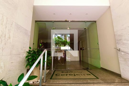 Fachada  de apartamento para alugar com 3 quartos, 156m² em Copacabana, Rio de Janeiro