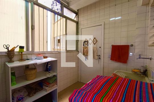 Área serviço  de apartamento para alugar com 3 quartos, 156m² em Copacabana, Rio de Janeiro