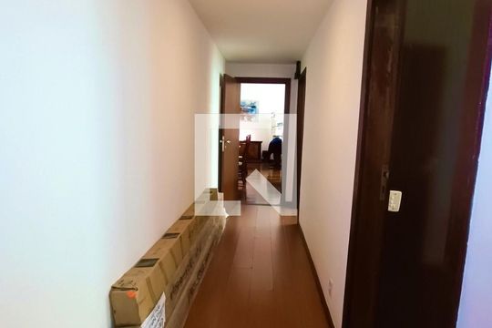 Corredor  de apartamento para alugar com 3 quartos, 156m² em Copacabana, Rio de Janeiro