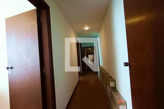 Corredor  de apartamento para alugar com 3 quartos, 156m² em Copacabana, Rio de Janeiro