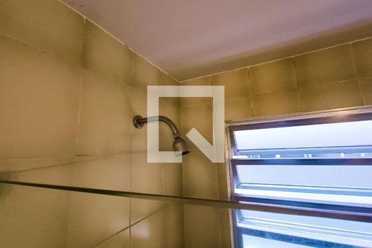 Banheiro social  de apartamento para alugar com 3 quartos, 156m² em Copacabana, Rio de Janeiro