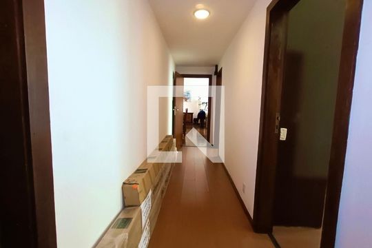 Corredor  de apartamento para alugar com 3 quartos, 156m² em Copacabana, Rio de Janeiro