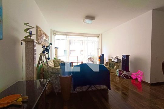 Sala de apartamento para alugar com 3 quartos, 156m² em Copacabana, Rio de Janeiro