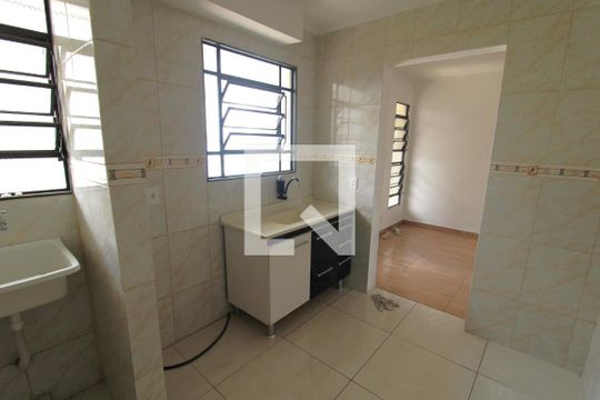Cozinha de apartamento para alugar com 2 quartos, 46m² em Chácara São João, São Paulo