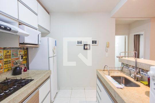 Cozinha de apartamento para alugar com 2 quartos, 44m² em Shopping Park, Uberlândia