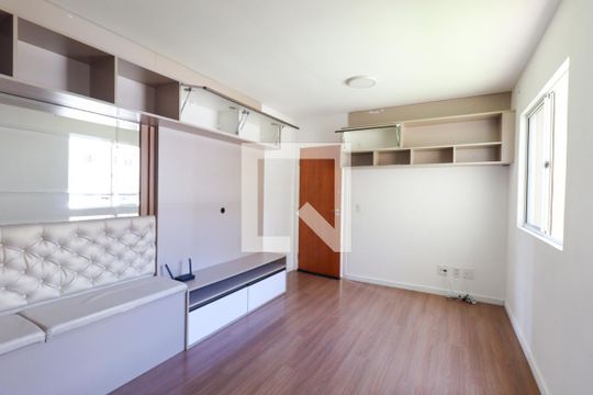 Sala de apartamento para alugar com 3 quartos, 52m² em Santa Cândida, Curitiba