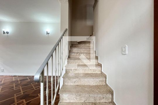Escada de casa à venda com 4 quartos, 198m² em Vila São Paulo, São Paulo