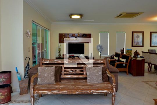 Sala de casa de condomínio para alugar com 4 quartos, 380m² em Vargem Grande, Rio de Janeiro