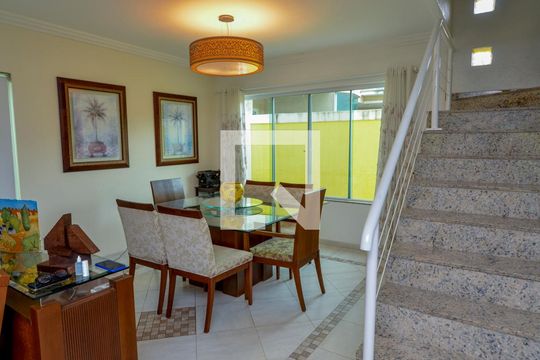 Sala de casa de condomínio para alugar com 4 quartos, 380m² em Vargem Grande, Rio de Janeiro